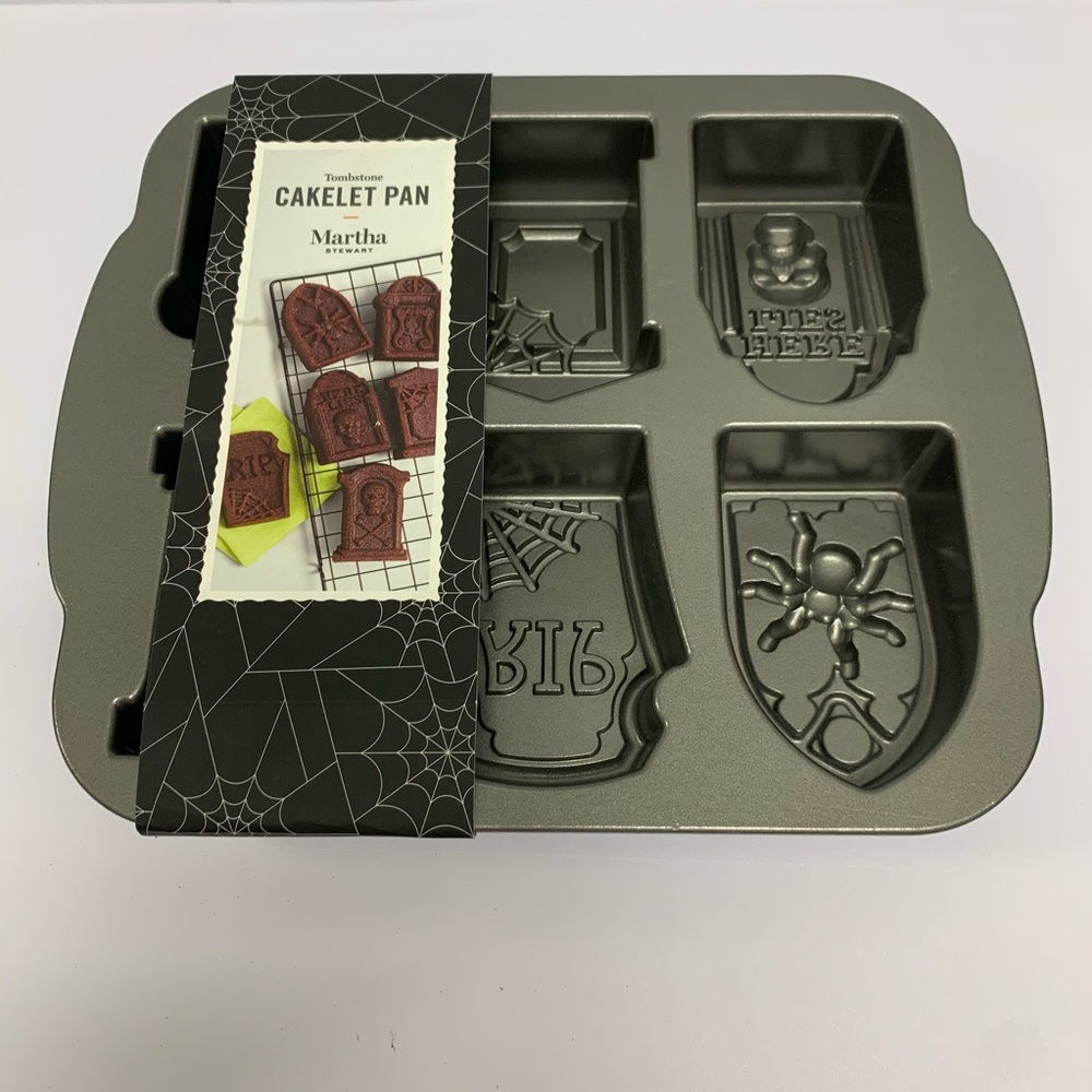 Martha Stewart Cakelet Tombstone Black Pan